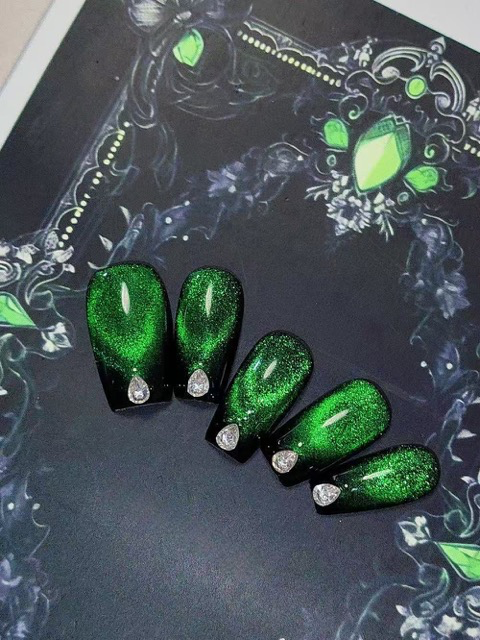N047 Elegant Deep Green Cat Eye Gradient Water Drop Rhinestone Medium Square Press-On Nails