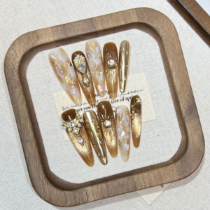 N031 Luxury Gold Cat Eye Baroque Elegant Long Almond Press-On Nails