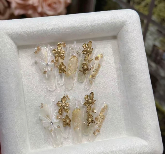 N054 Luxury Gold Sheer Pearl 3D Carved Long Square Press-On Nails - Image 3
