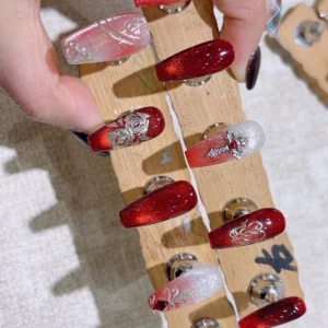 N051 Dark Punk Red Cat Eye Appliqué Rhinestone Hand-Painted Rose Medium Square Press-On Nails