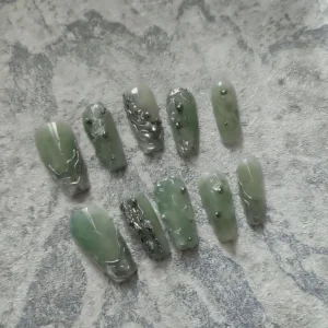 N067 hinese-Inspired Jade Texture Silver Embossed Medium Square Press-On Nails